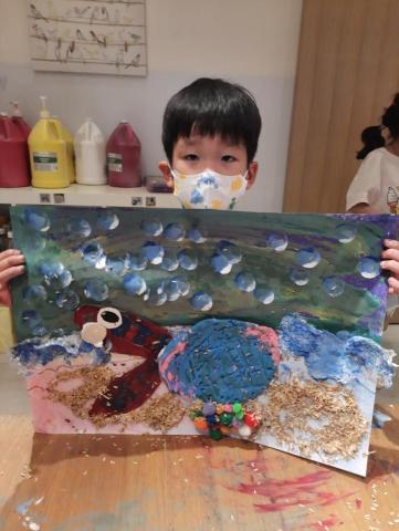 徐翊珊 - 教導幼兒繪畫