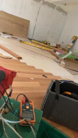 鴻儀卡扣式地板 - 實木地板代工