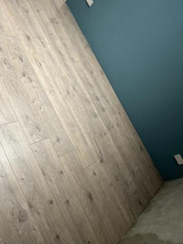 鴻儀卡扣式地板 - 超耐磨木地板連工帶料