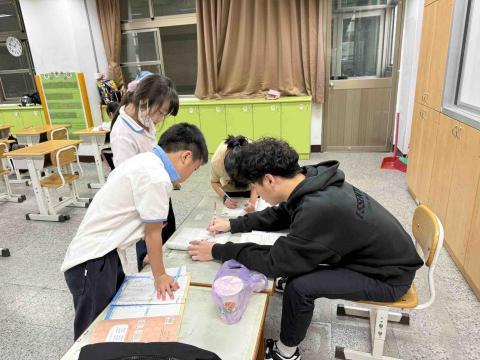 邱緯哲 - 國小 課後班 （教導學生）