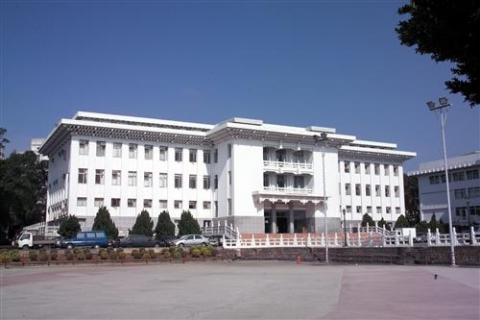 黃義政 - 淡江物理系（電磁學實驗專任助教）。