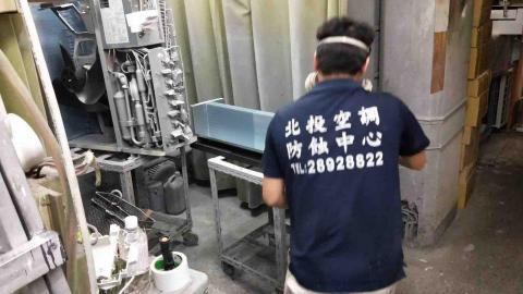 花弦隆總工程師/北投冷氣防蝕中心 - 專業防鏽施工過程