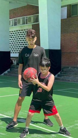 LK籃球訓練團 - 用心指導動作上的缺失