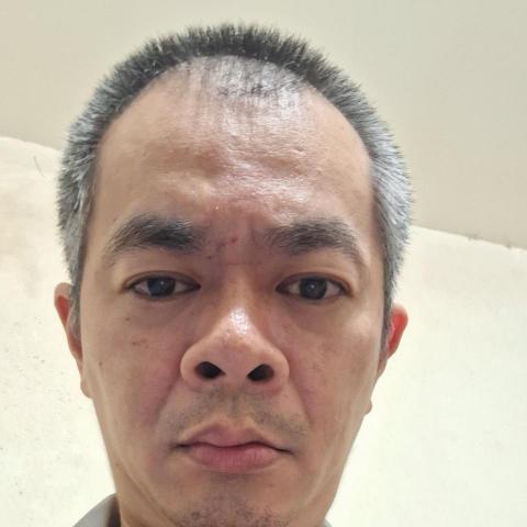 提供寄送機車服務的專家金志雄