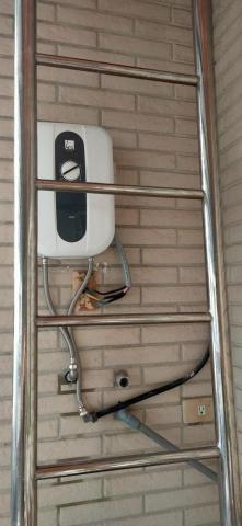 聚英企業社 - 瞬熱式電熱水器