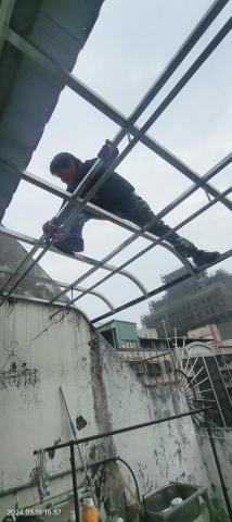 誠豐鐵件工程行 - 更換雨遮PC板
