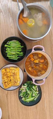 徐錫娟 - 甘貝玉子燒，匈牙利牛肉，蘆筍佐胡麻醬，鴻禧菇炒塌菜，玉米雞湯