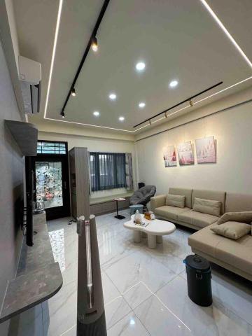 勝晉裝潢工程行 - 入門高櫃、窗戶下 客製化收納櫃（上方放置床墊，可躺可坐）