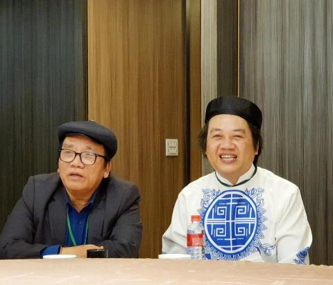 呂越雄 - 2024/03/14台越國際文學交流日活動中協助越南神童詩人陳登科翻譯