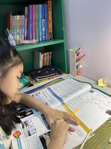 兒童美語教師 涂寓媖 Yu Ying - 指導學童英語作業並設計教學活動