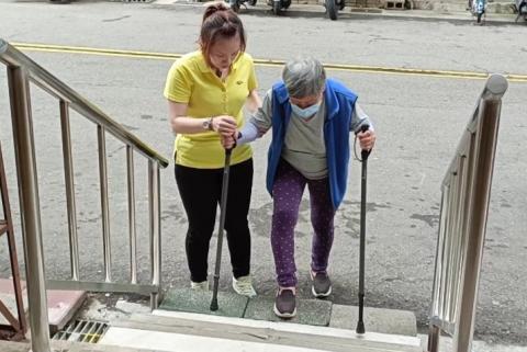 陳宛琳 - 衰弱長者竹杖肌力運動訓練