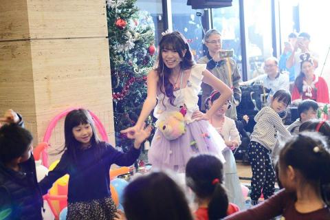 LuLu帶動唱姐姐/張苡蕎 - 陪小朋友唱唱跳跳表演,還會設計親子遊戲