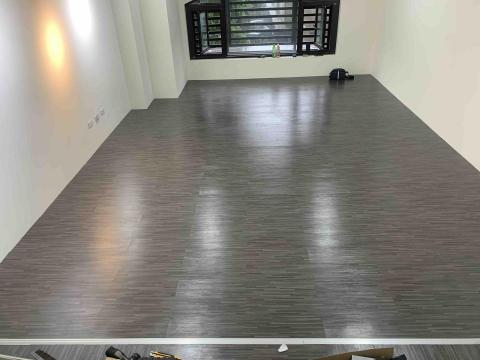 張凱嘉 - 塑膠地板施作