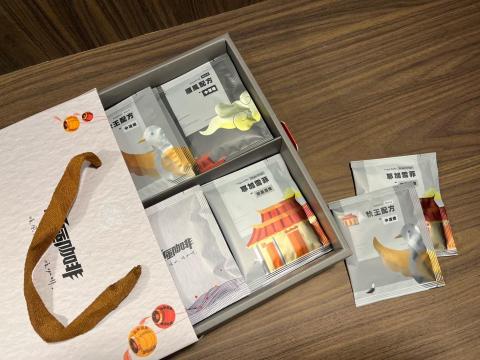 陳柏睿 - 順風咖啡
包裝設計/排版設計