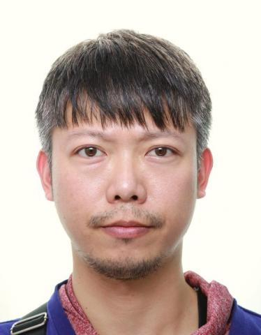 提供皮包店服務的專家阿賢