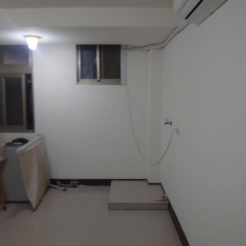 修家工程 - 整理牆面 批土 研磨 油漆（完成）