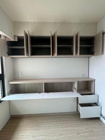 德康美系統櫃烏日店 - 德康美烏日店系統家具 床頭正掀櫃與吊櫃打開內部收納示意圖 德康美系統櫃烏日店 - 德康美烏日店系統家具 床頭正掀櫃與吊櫃打開內部收納示意圖