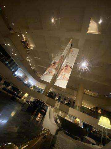 聯橫創意 - 晶華酒店中庭大型精品十字旗吊掛展出~ 聯橫創意 - 晶華酒店中庭大型精品十字旗吊掛展出~