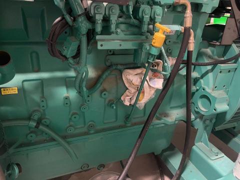 宇信電機 - 柴油濾芯更換中