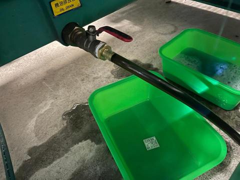 宇信電機 - 引擎機油更換中