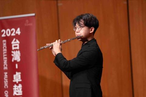 Pin Studio 音樂工作室 - 學生參加 2024台灣卓越盃音樂公開賽 奪得長笛獨奏國中組第一名的佳績