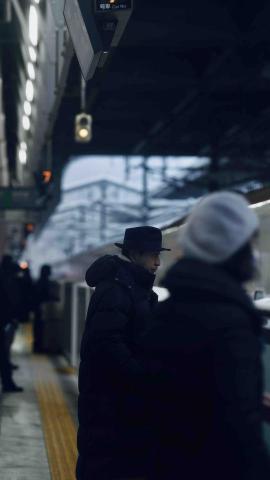 Atian - 新幹線等候的人