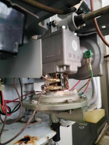 聖楓水電 - 熱水器微動開關更換