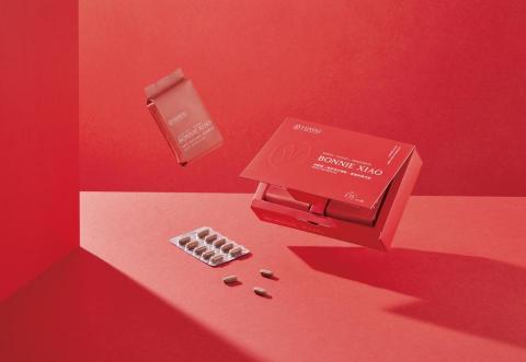 敦阜形象設計 Diffiner Design - CIS品牌識別設計 | 產品包裝設計
Brand Identity System, Packaging Design

自信，永不退潮的時尚

妤果，Yuvog，You are your own vogue。如同「妤」為漂亮、優美之意，妤果，即為開美麗的花，結健康之果的寓意。妤果致力於讓每個人相信最原初真實的自己，美，來自身心散發的自信光彩。真正的時尚，不是由他人來定義。自信，才是永不退潮的時尚