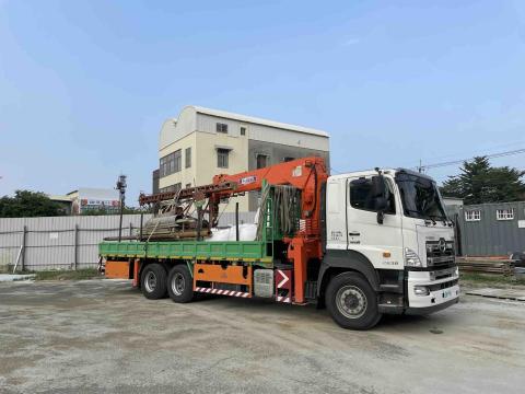 晨鶴吊車起重工程行 -  晨鶴吊車起重工程行 -