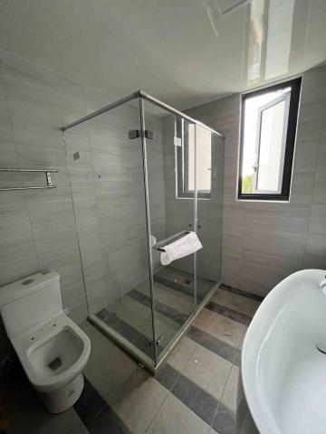 鴻圖淋浴拉門 - 