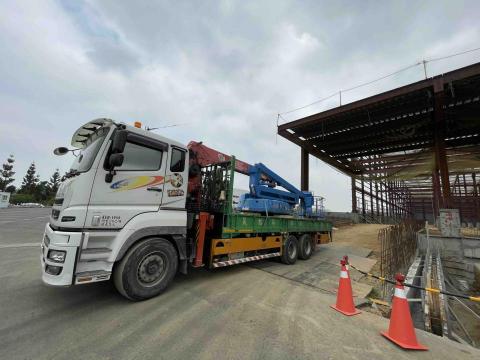 晨鶴吊車起重工程行 -  晨鶴吊車起重工程行 -