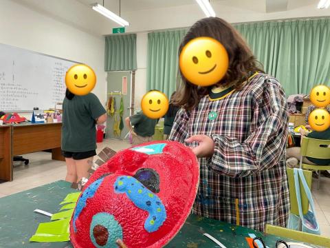 江老師 - 小學藝術課：大型展演表演道具製作