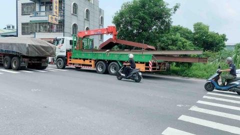 晨鶴吊車起重工程行 -  晨鶴吊車起重工程行 -