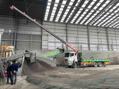 晨鶴吊車起重工程行 -  晨鶴吊車起重工程行 -