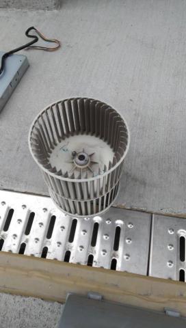 瀧冷氣 - 鼓風輪清洗前