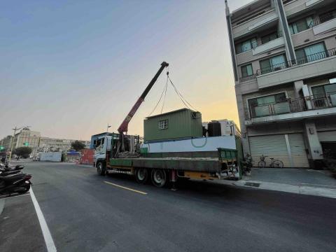 晨鶴吊車起重工程行 -  晨鶴吊車起重工程行 -