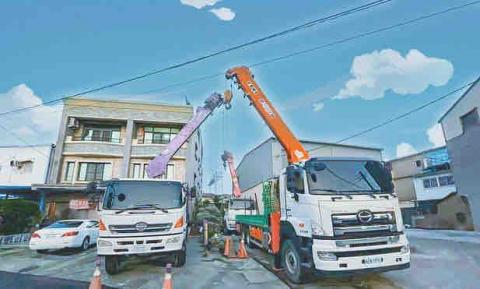 晨鶴吊車起重工程行 -  晨鶴吊車起重工程行 -