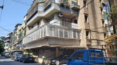 友泉鋁門窗 - 二樓純白鋁穿梭管