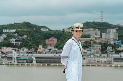 柳樹工作室WilloW - 個人人物照片攝影。此為書籍中的修船師傅照片。