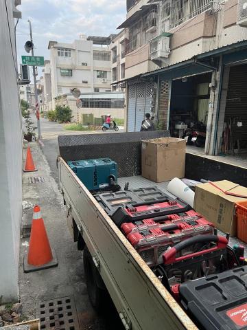 陳世杰 - 都有整套的專業工具 不會土法煉鋼 亂用瞎搞的！