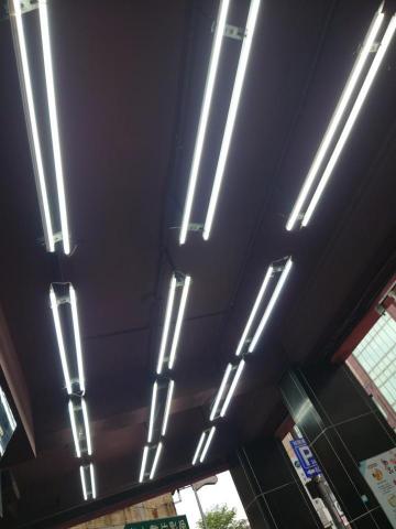 陳尼克 - 更換燈具