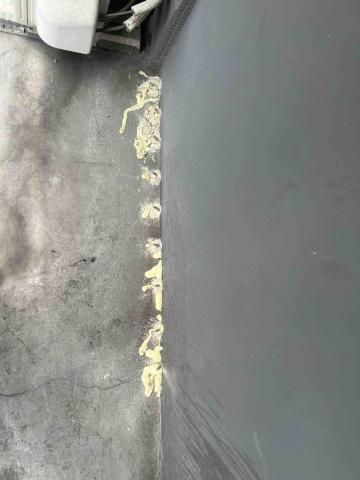 鋐展工程行 - 餐廳樑柱滲水，經判斷為2樓牆角滲漏，高壓灌注解決問題