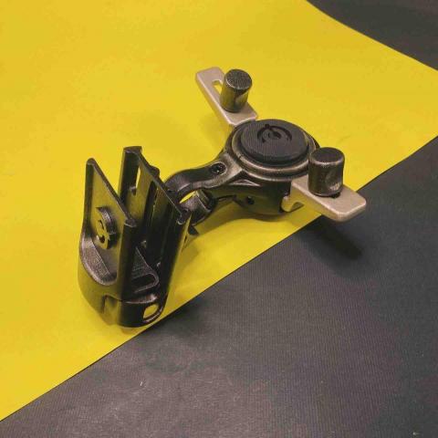 技諶設計 - 專案設計
產品：機車手機架
製作：熱熔列印、光固化、矽膠翻模、噴槍噴漆
材質：類POM 、PLA 、40A矽膠