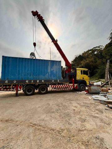 昇宏實業 - 貨櫃吊裝移位 昇宏實業 - 貨櫃吊裝移位