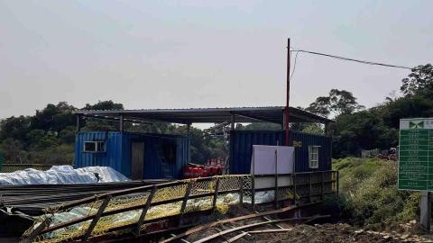 昇宏實業 - 貨櫃工務所屋頂完工 昇宏實業 - 貨櫃工務所屋頂完工