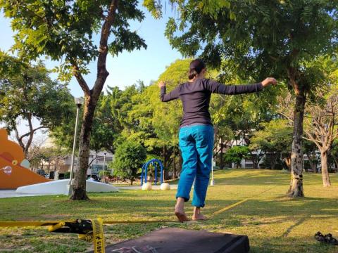 戶外運動 蔡老師 - 走繩體驗,與身體對話找出平衡 戶外運動 蔡老師 - 走繩體驗,與身體對話找出平衡