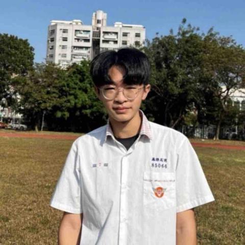 提供高雄衝浪教學服務的專家吳紹綸