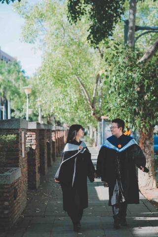 Wei Lin - 情侶學士服寫真