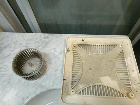 炘煜美居企業社 - 浴室排風機拆解清潔前