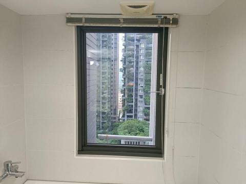 炘煜美居企業社 - 浴室窗戶清潔後